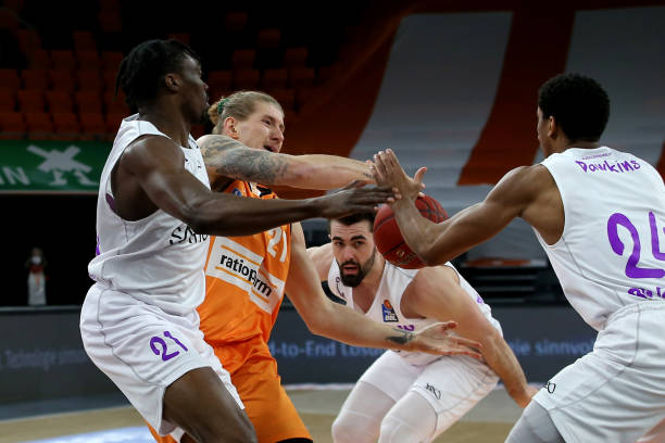 在社交媒体 在社交媒体