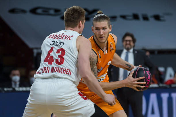 次夺得总冠 次夺得总冠